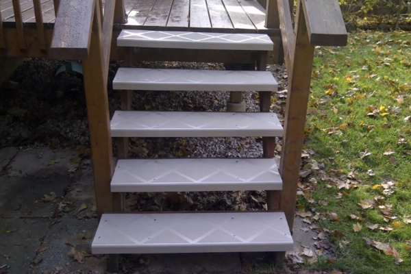 Wooden-Stairs-ComposiGrip-Covers